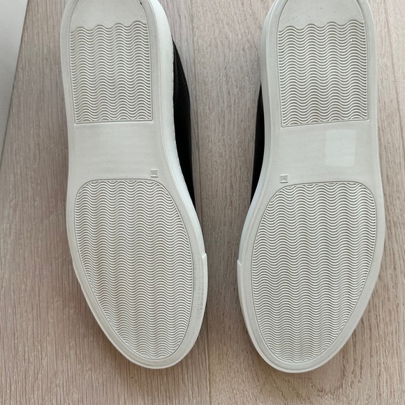 Common Projects Achilles Low MEN
Black perforated leather
MEN Size 40 - Picture 3 of 6